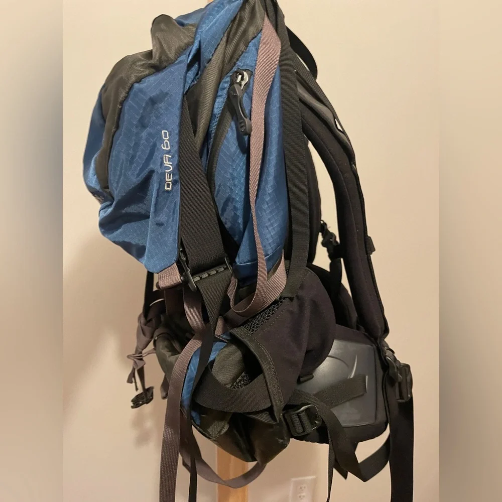 Gregory Deva 60 WXS Hiking Backpack Blue and Black